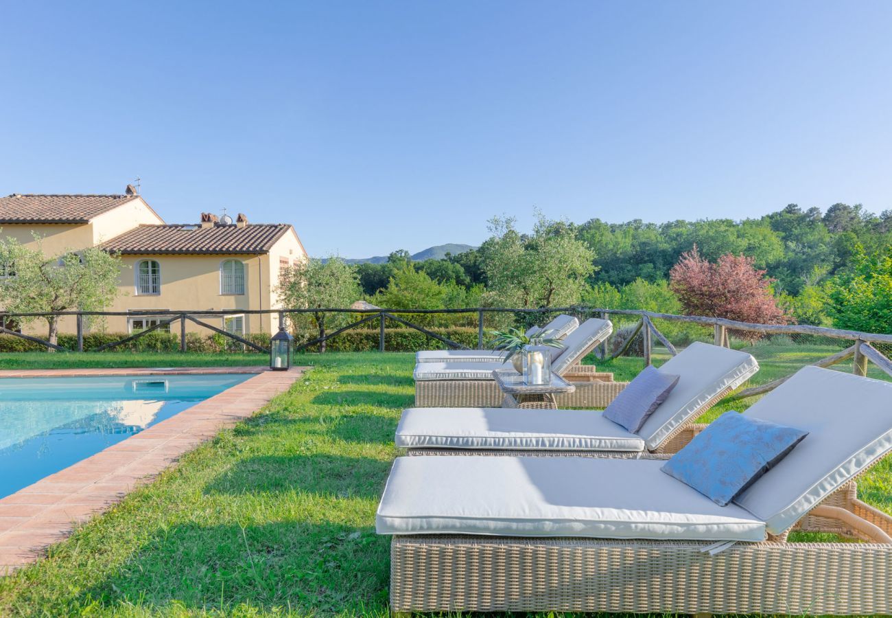 Villa à Lucques - Villa Hilary, a Convenient Luxury 4 bedrooms Villa with Sharing Pool on the Hills by Lucca