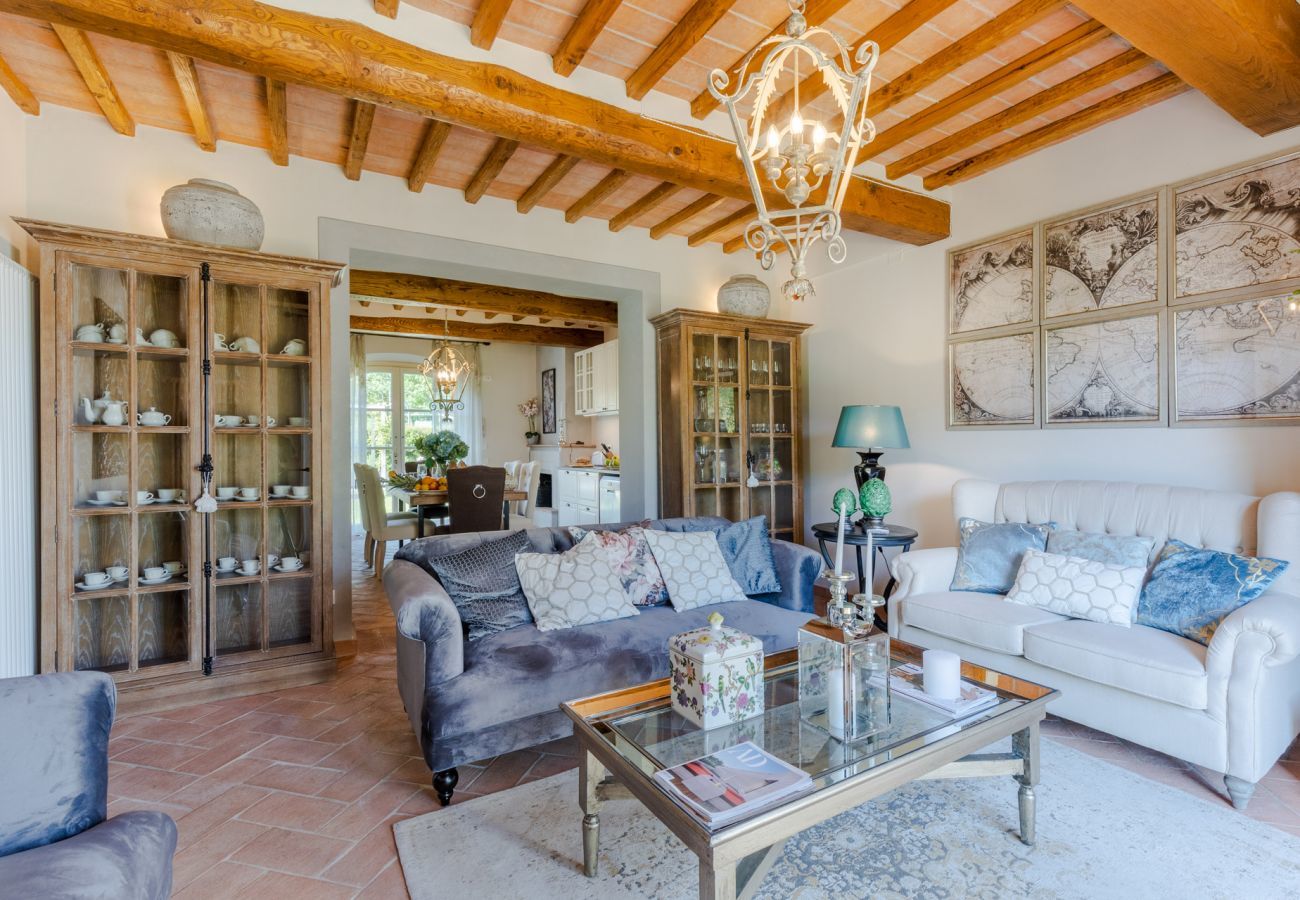 Villa à Lucques - Villa Hilary, a Convenient Luxury 4 bedrooms Villa with Sharing Pool on the Hills by Lucca