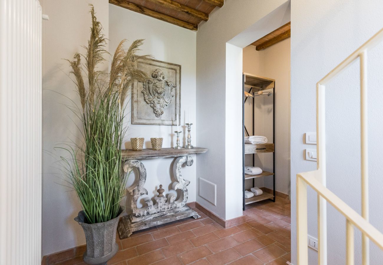 Villa à Lucques - Villa Hilary, a Convenient Luxury 4 bedrooms Villa with Sharing Pool on the Hills by Lucca