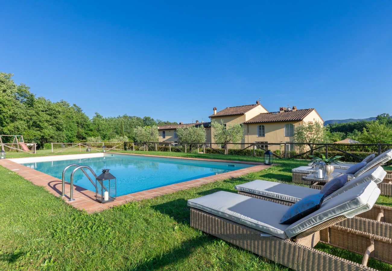 Villa à Lucques - Villa Hilary, a Convenient Luxury 4 bedrooms Villa with Sharing Pool on the Hills by Lucca