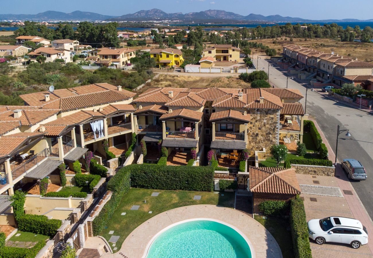 Appartement à Olbia - Myrsine Genny - maison confortable, vue piscine