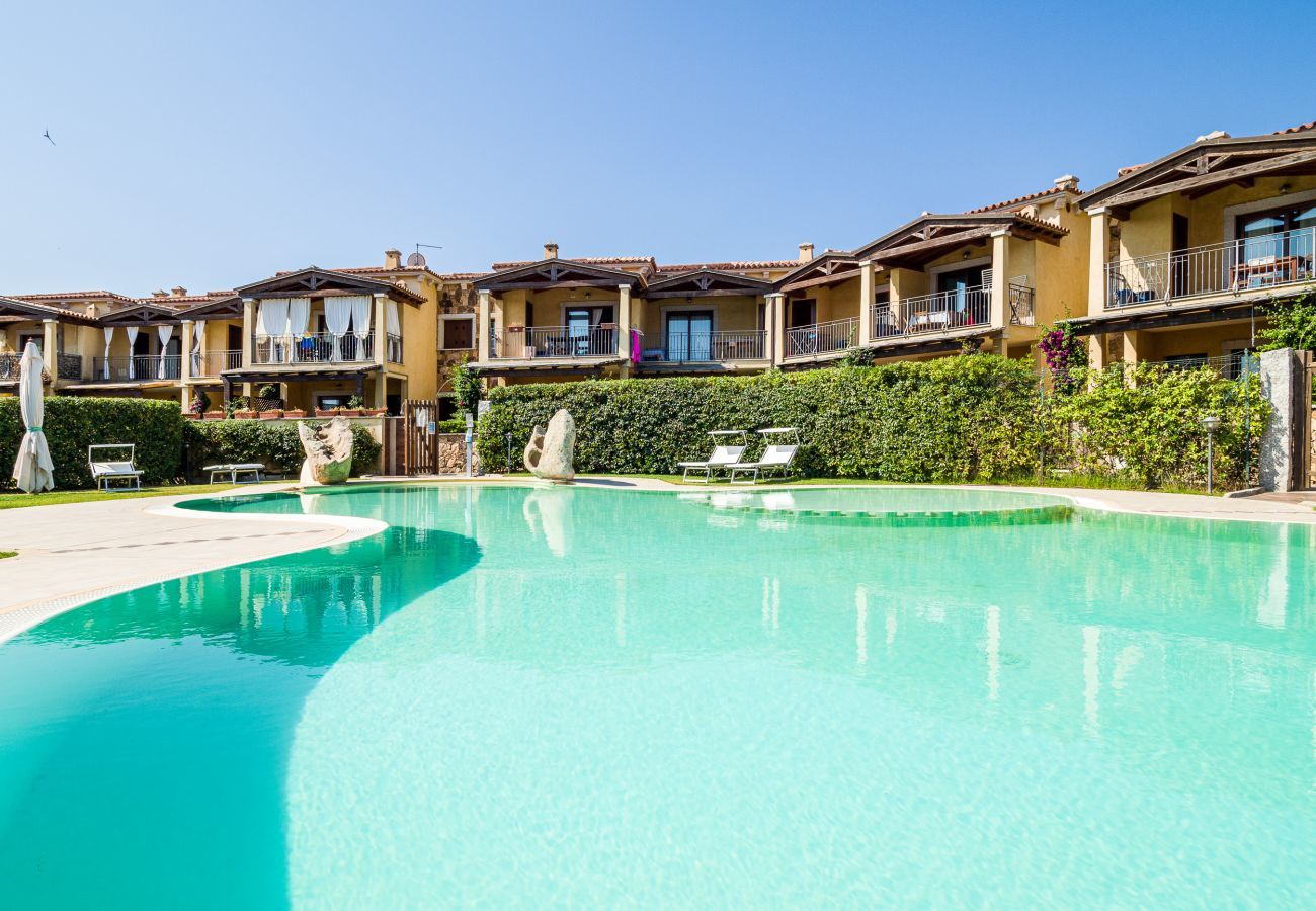 Appartement à Olbia - Myrsine Genny - maison confortable, vue piscine