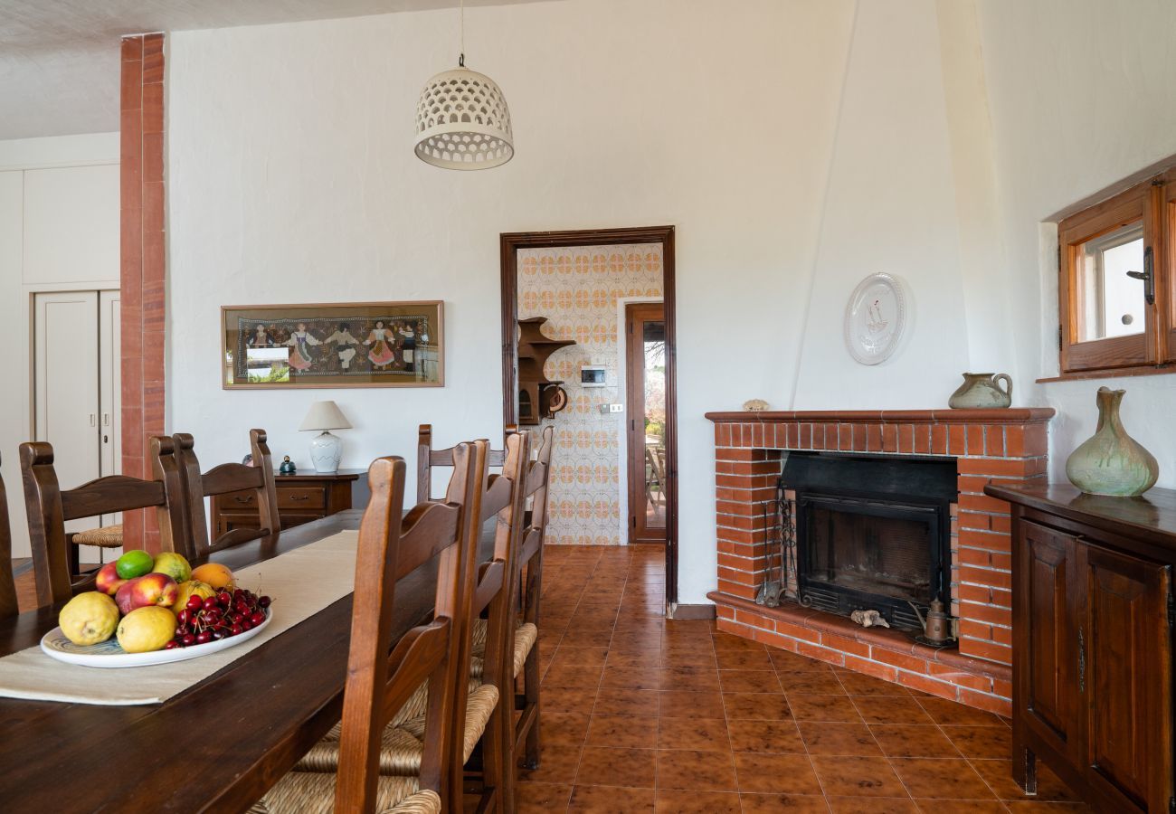 Villa Bay Pine - salon élégant dans villa en location en bord de mer en Sardaigne