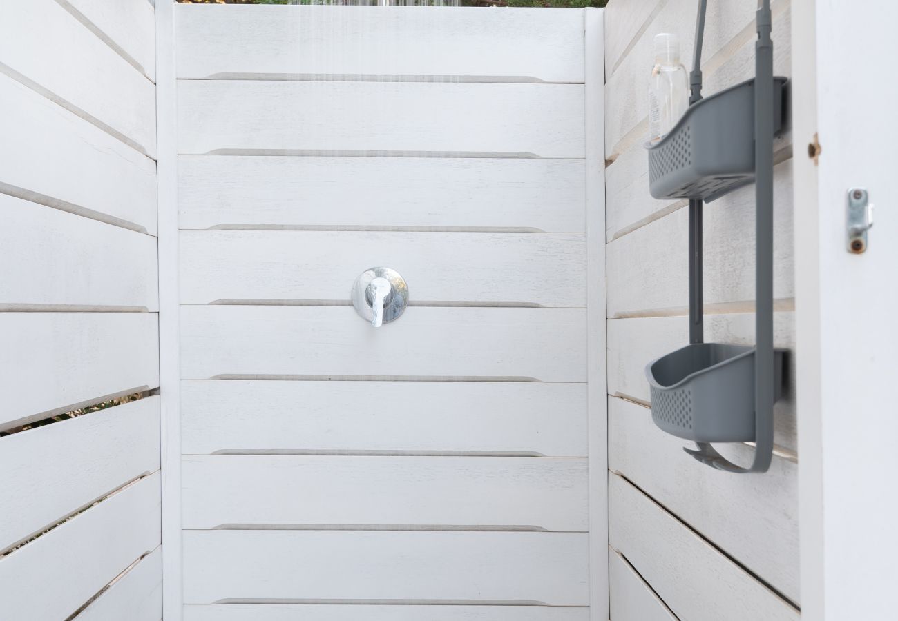 WLofts 12 - Douche extérieure, confort exclusif dans maison de vacances en Sardaigne, Italie