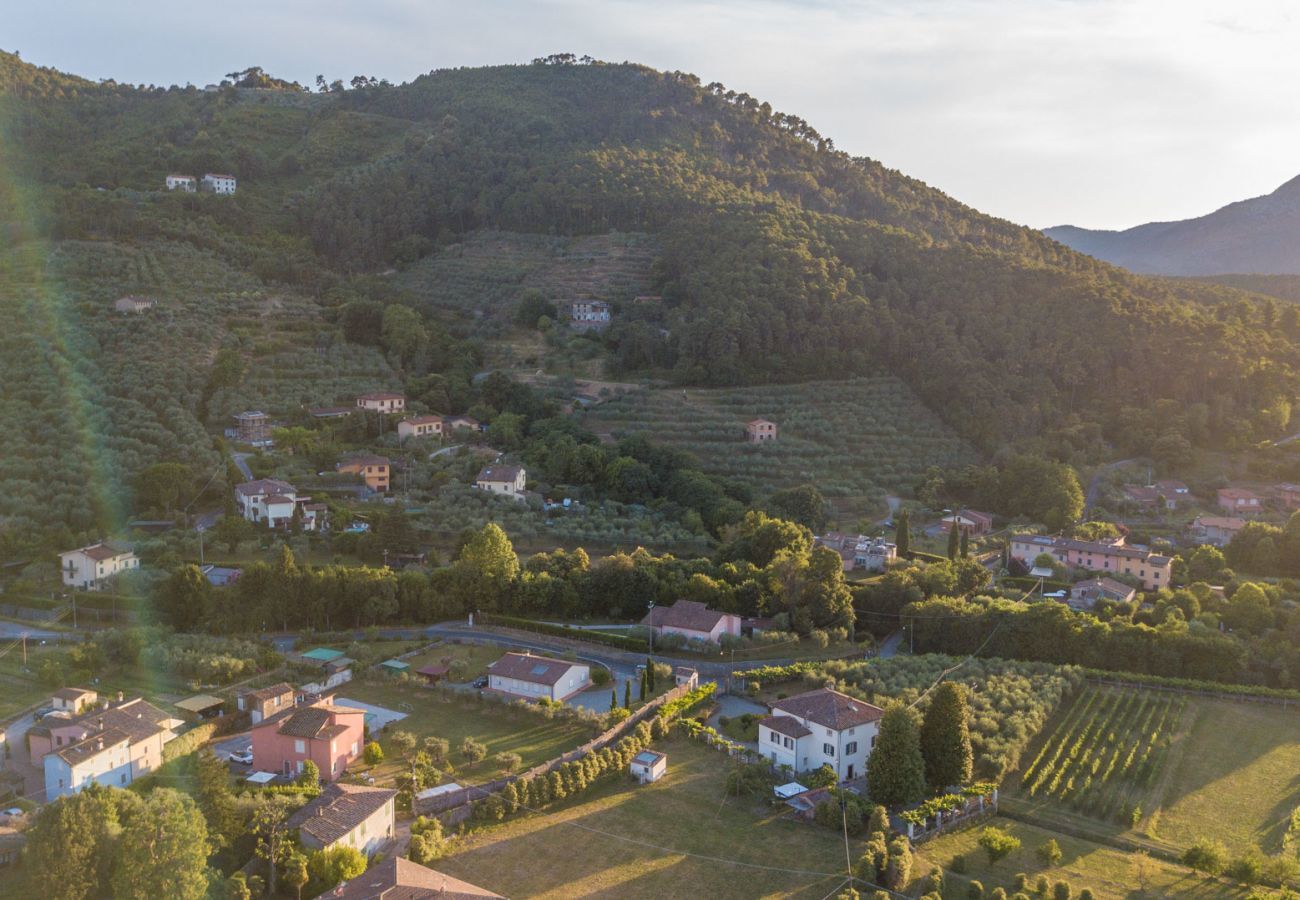 Villa à Vorno - Villa Magnolie, a 5 bedrooms Traditional Villa in Lucca with Private Garden in the Hamlet of Vorno