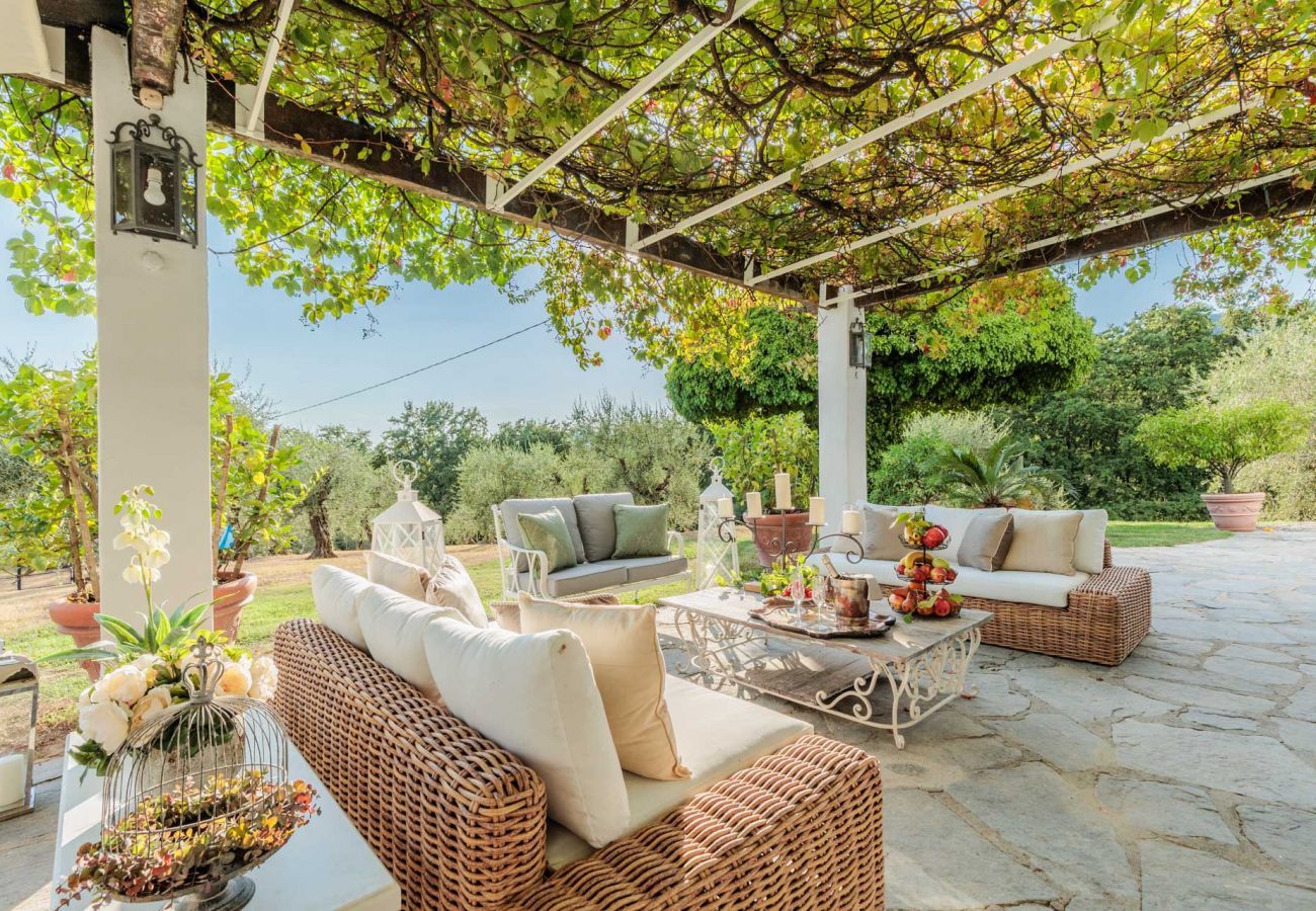 Villa à Capannori - Villa Noa, Romantic 8 bedroom Luxury Farmhouse with Private Pool on the Lucca Hills