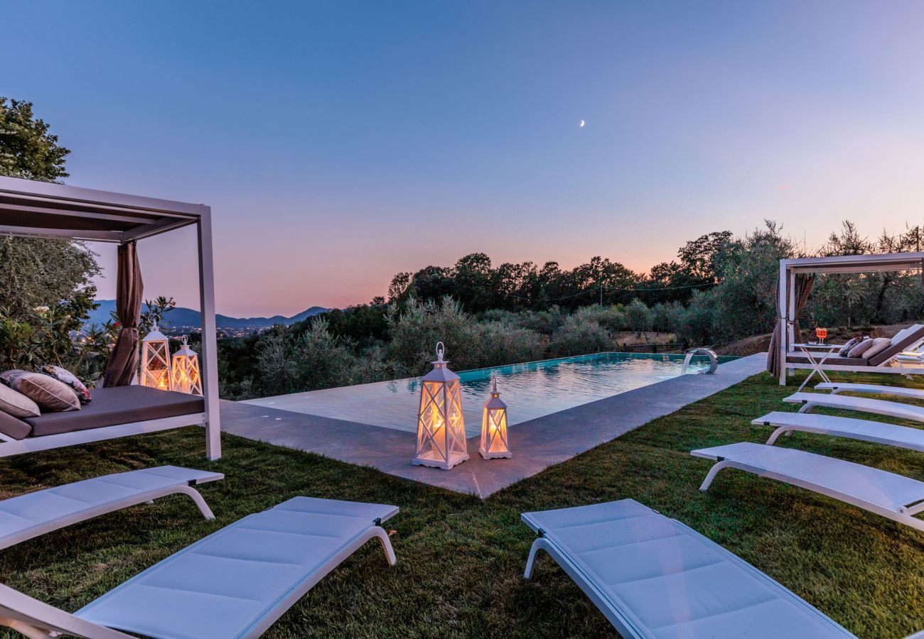 Villa à Capannori - Villa Noa, Romantic 8 bedroom Luxury Farmhouse with Private Pool on the Lucca Hills