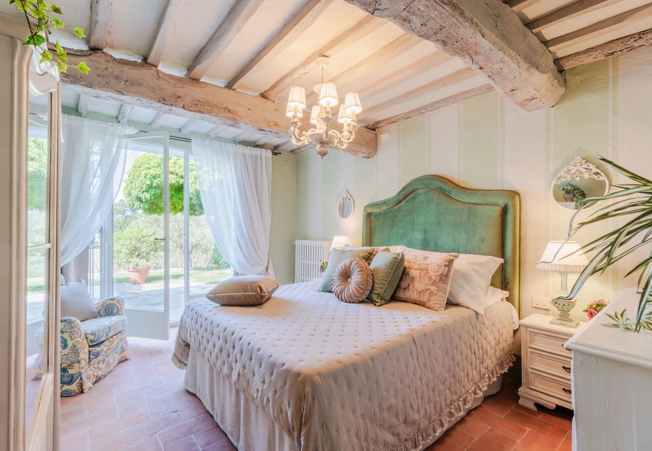 Villa à Capannori - Villa Noa, Romantic 8 bedroom Luxury Farmhouse with Private Pool on the Lucca Hills