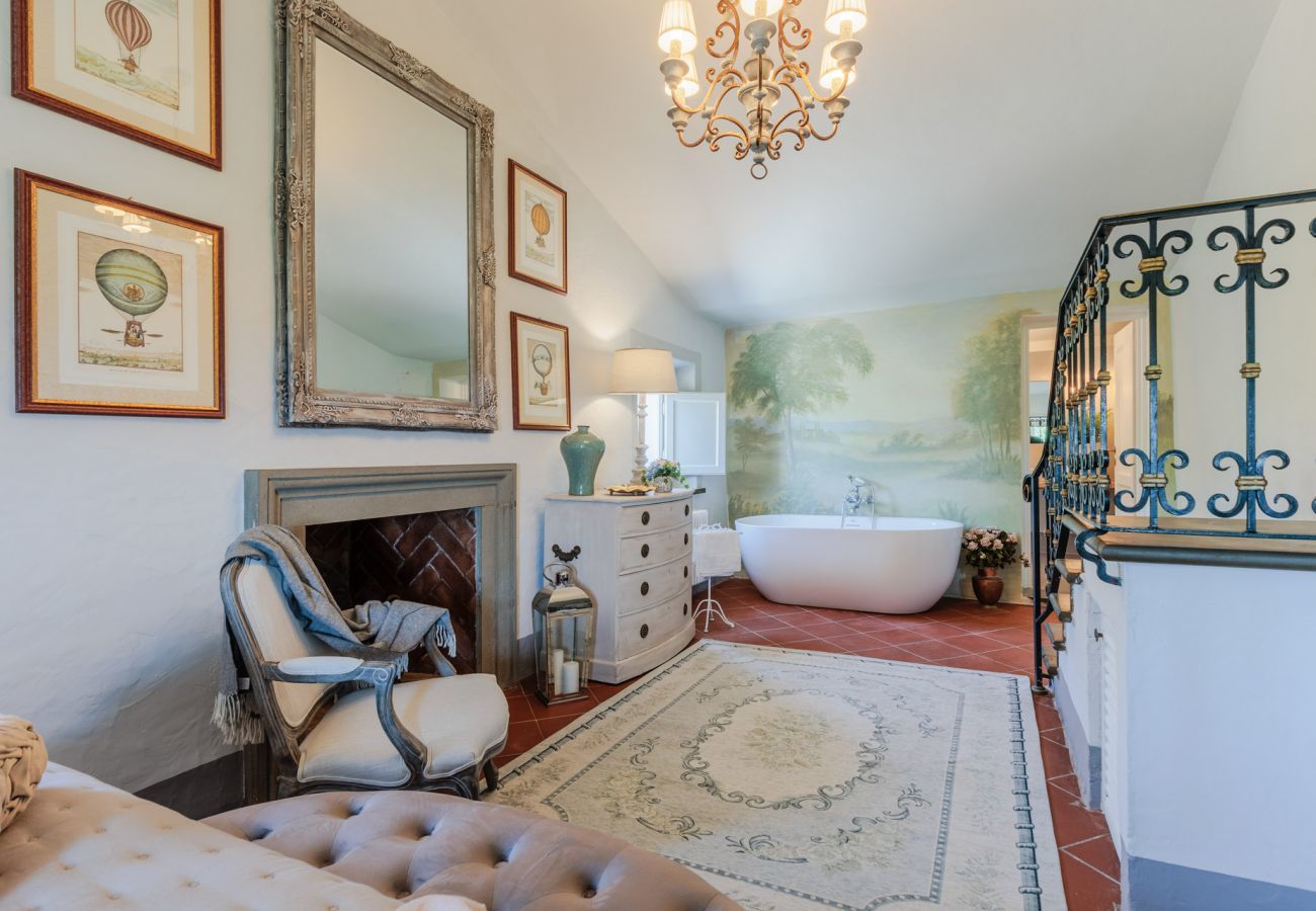 Villa à Capannori - Villa Noa, Romantic 8 bedroom Luxury Farmhouse with Private Pool on the Lucca Hills