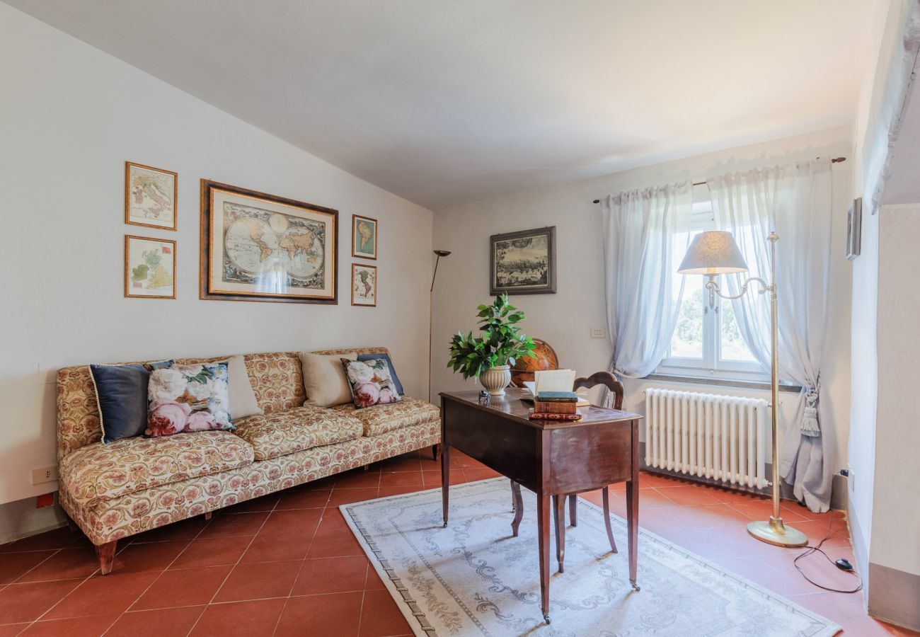 Villa à Capannori - Villa Noa, Romantic 8 bedroom Luxury Farmhouse with Private Pool on the Lucca Hills