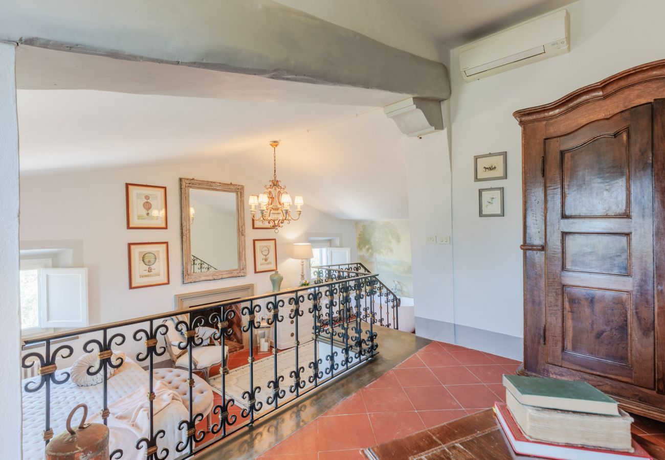 Villa à Capannori - Villa Noa, Romantic 8 bedroom Luxury Farmhouse with Private Pool on the Lucca Hills