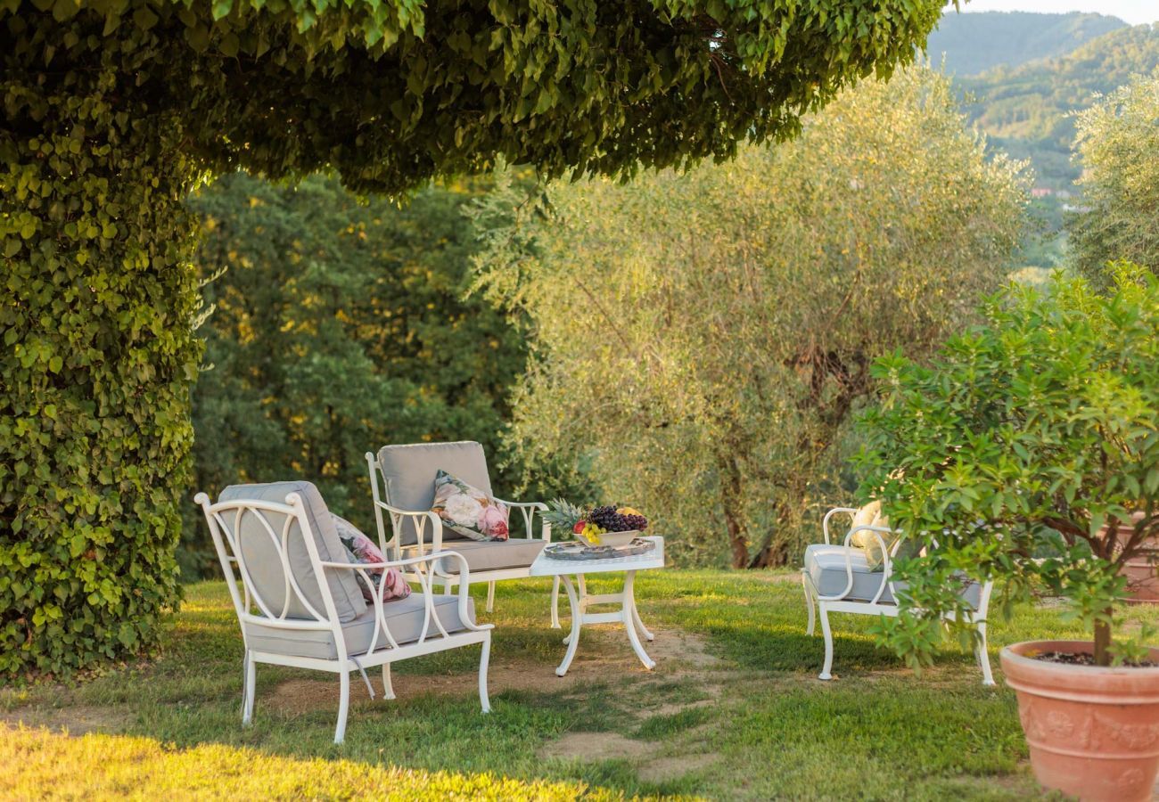 Villa à Capannori - Villa Noa, Romantic 8 bedroom Luxury Farmhouse with Private Pool on the Lucca Hills