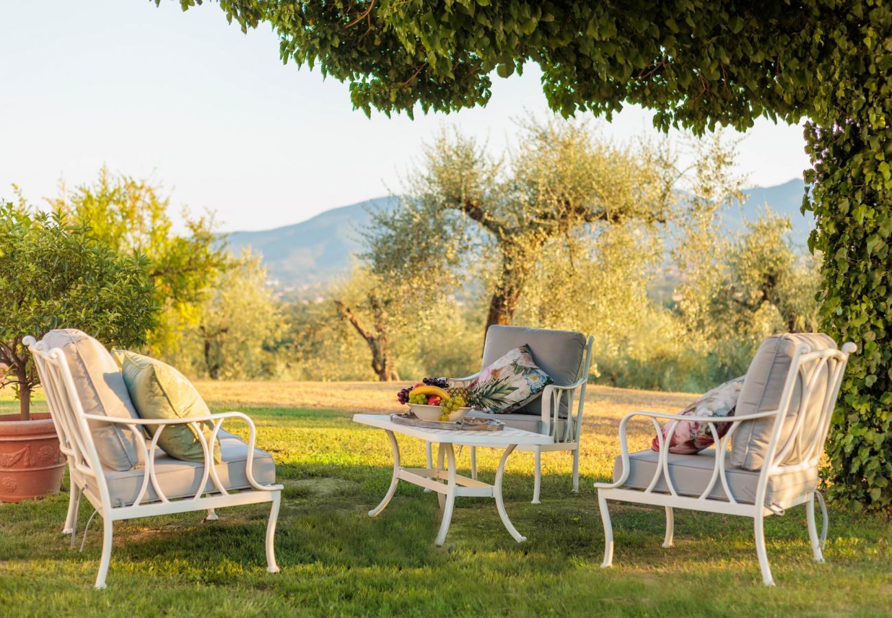 Villa à Capannori - Villa Noa, Romantic 8 bedroom Luxury Farmhouse with Private Pool on the Lucca Hills