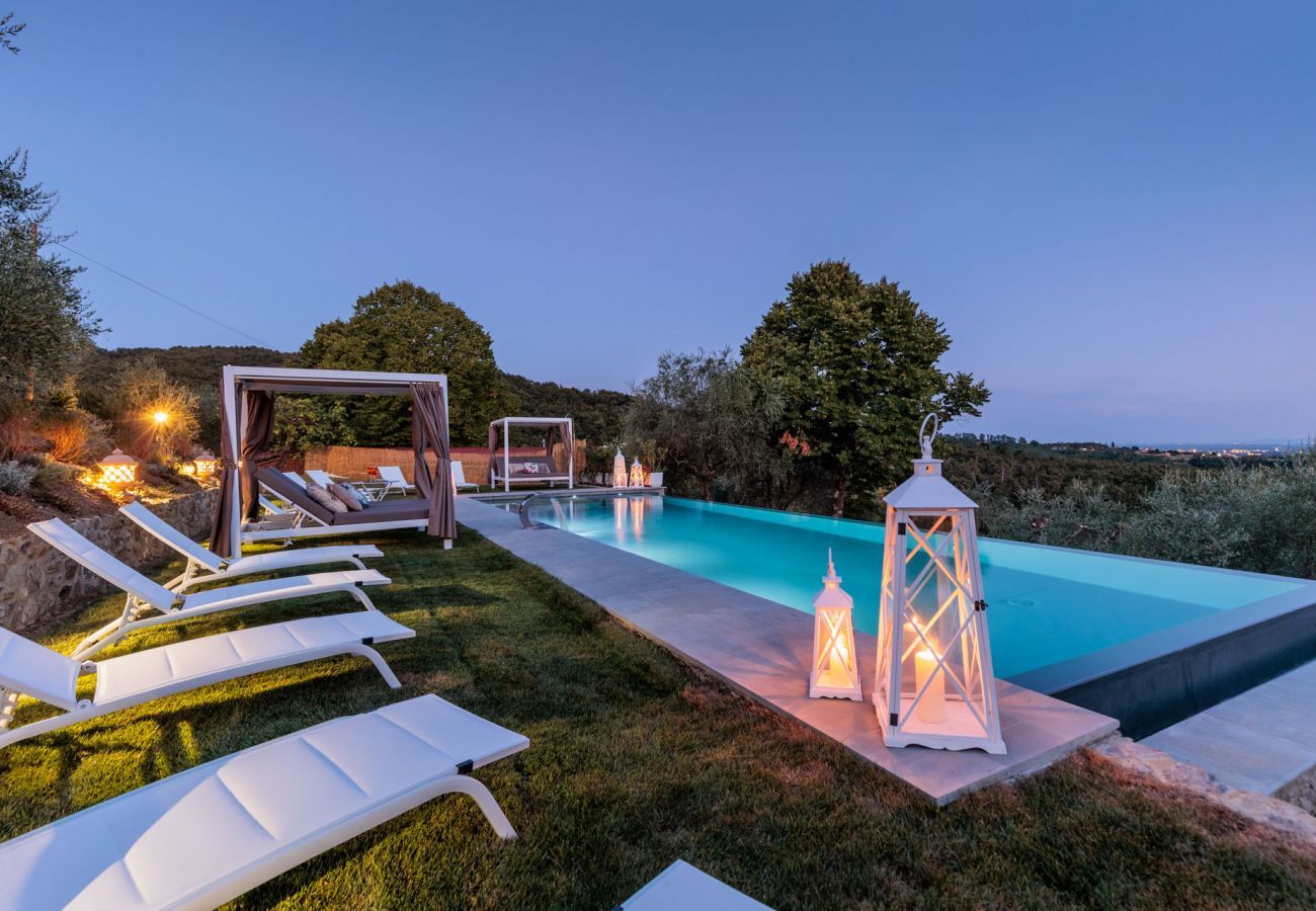 Villa à Capannori - Villa Noa, Romantic 8 bedroom Luxury Farmhouse with Private Pool on the Lucca Hills