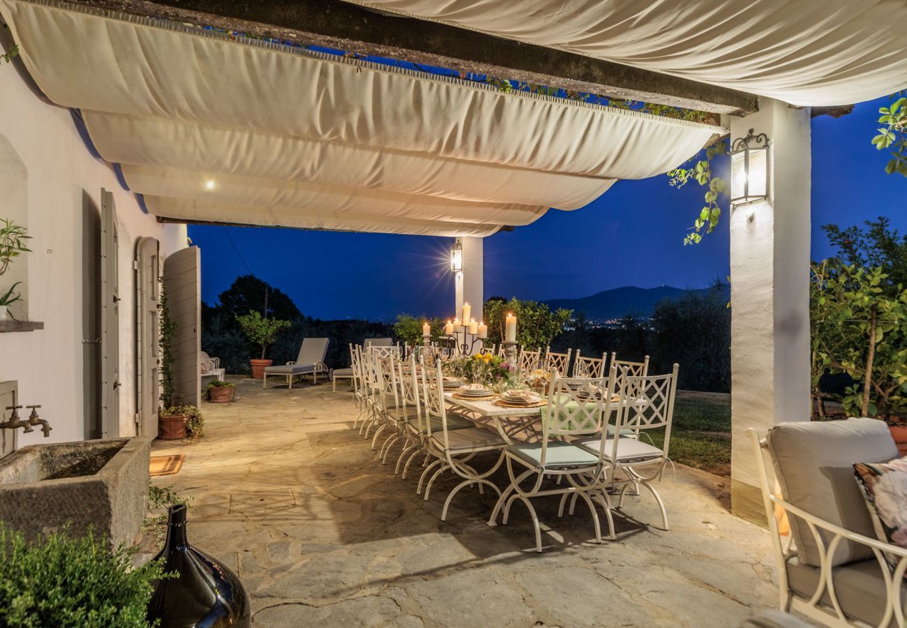 Villa à Capannori - Villa Noa, Romantic 8 bedroom Luxury Farmhouse with Private Pool on the Lucca Hills