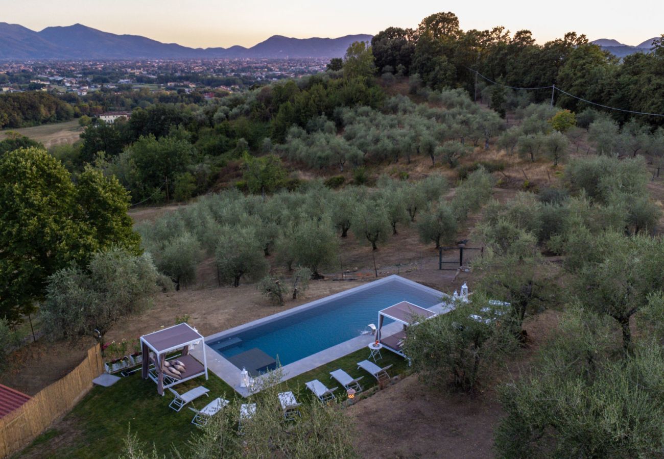 Villa à Capannori - Villa Noa, Romantic 8 bedroom Luxury Farmhouse with Private Pool on the Lucca Hills