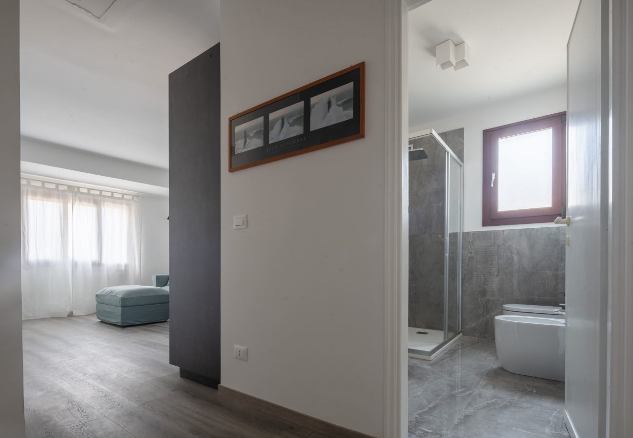 Appartement à Santa Croce - Bright Apartment on Venetian Roofs R&R