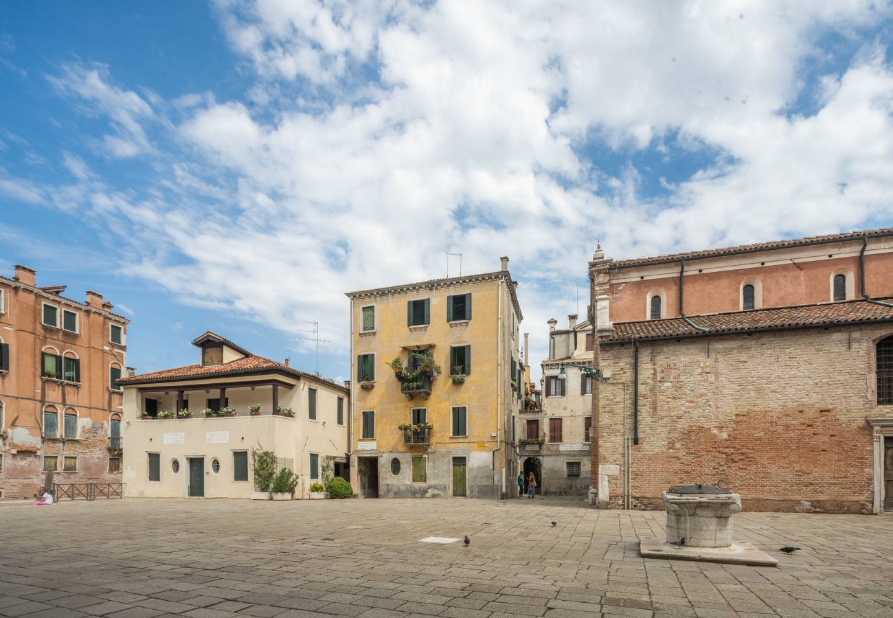 Appartement à Santa Croce - Bright Apartment on Venetian Roofs R&R