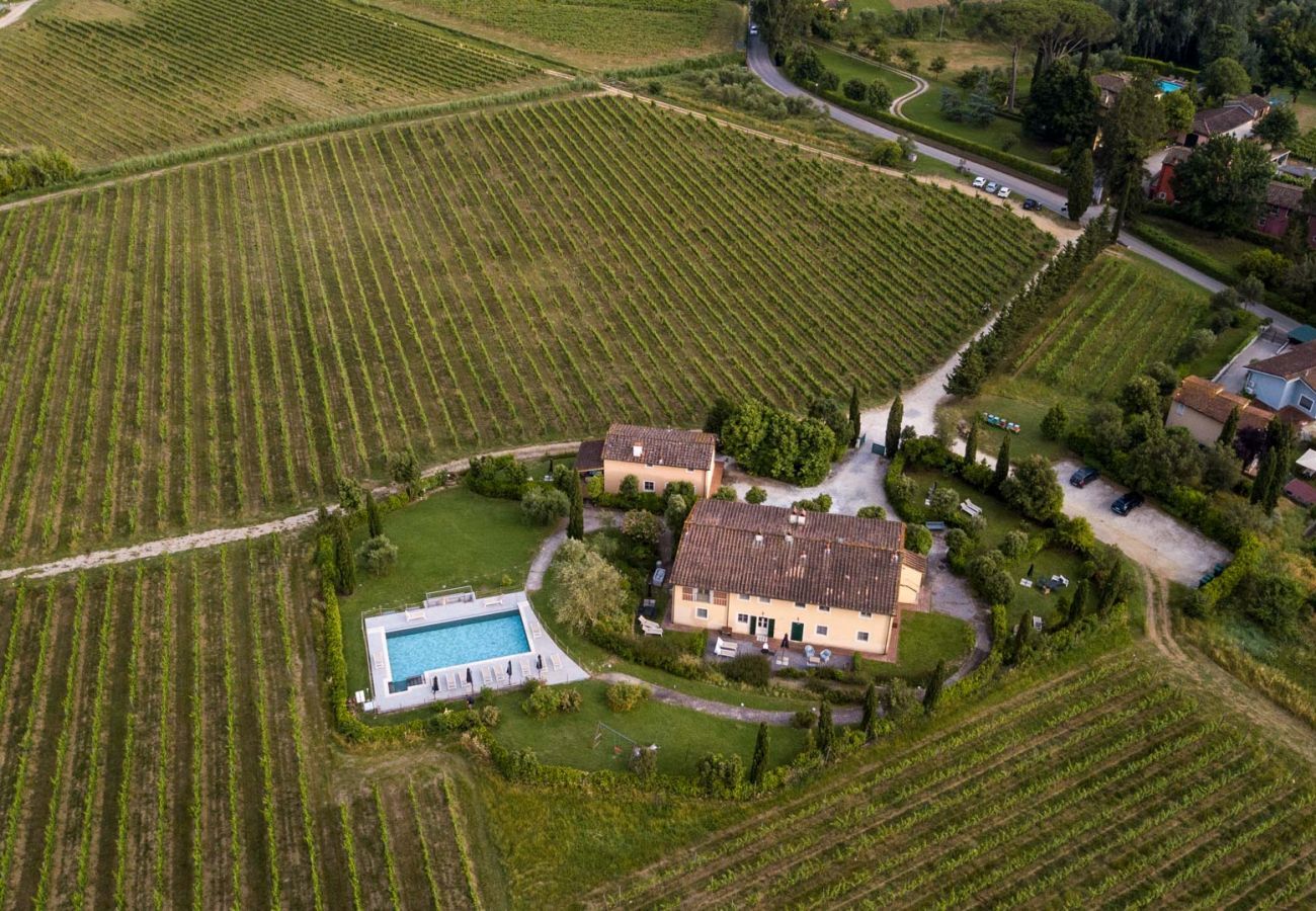 Villa à Monte San quirico - 3 Bedrooms Farmhouse with Shared Pool in the Fattoria Sardi Wine Resort in Lucca