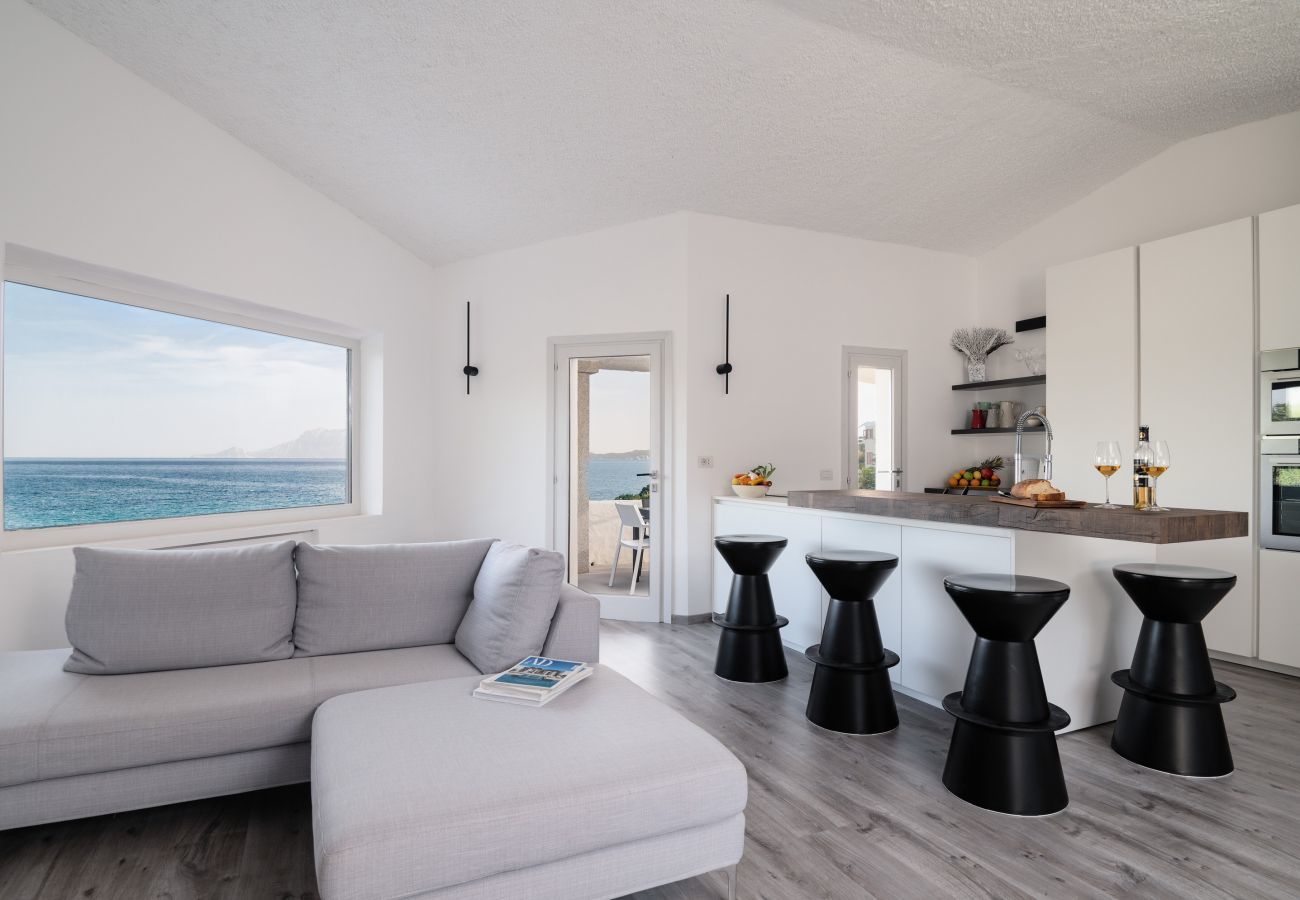 Villa Azul - salon avec vue spectaculaire sur la mer dans villa en location à Olbia