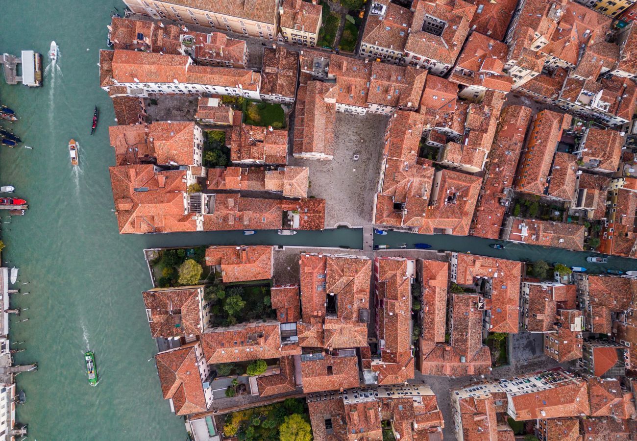 Appartement à Venise -   Independent Mansion Overlooking the Canal R&R