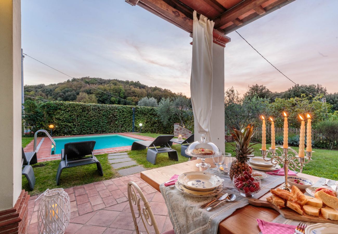 Villa à Chiatri - Rondini, Farmhouse with pool