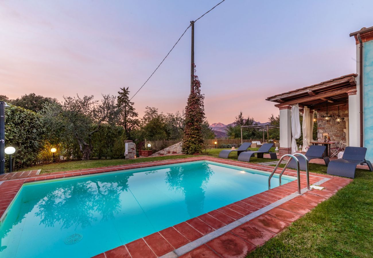 Villa à Chiatri - Rondini, Farmhouse with pool