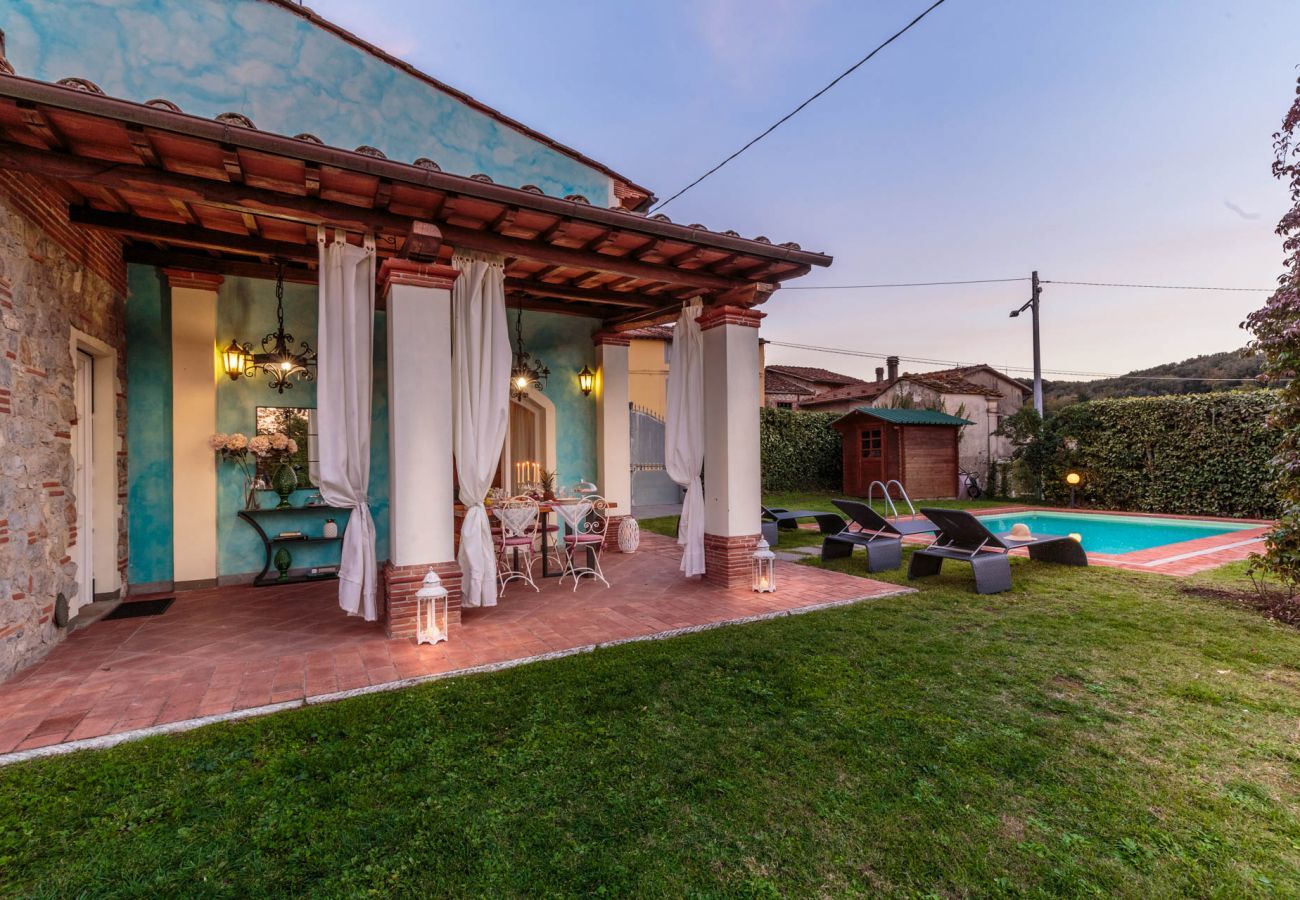 Villa à Chiatri - Rondini, Farmhouse with pool