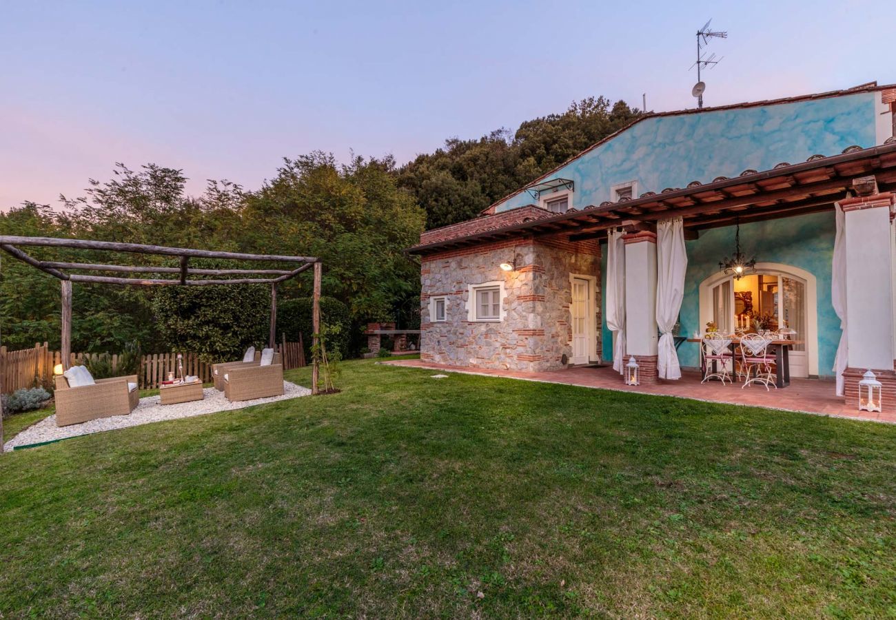 Villa à Chiatri - Rondini, Farmhouse with pool