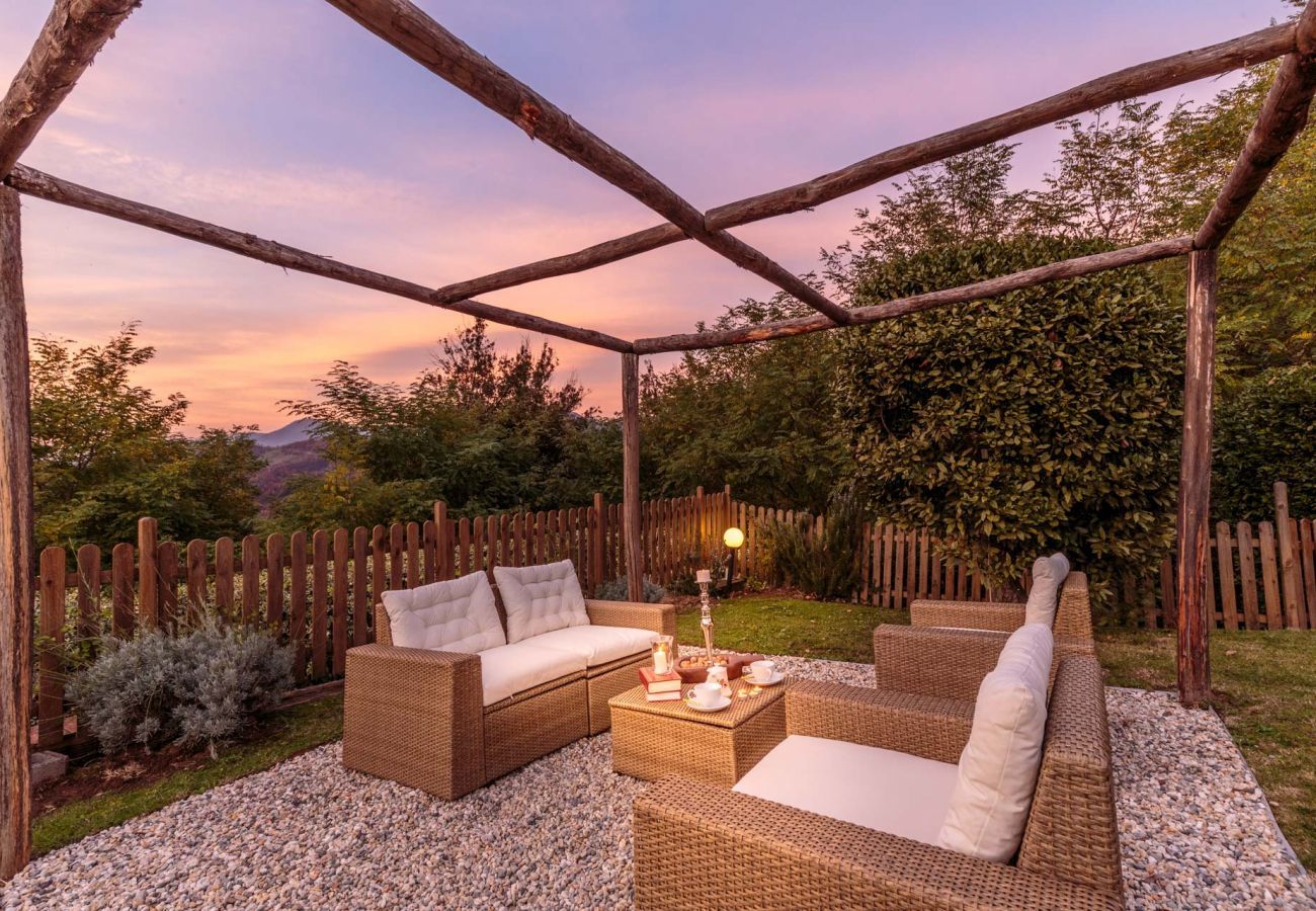 Villa à Chiatri - Rondini, Farmhouse with pool