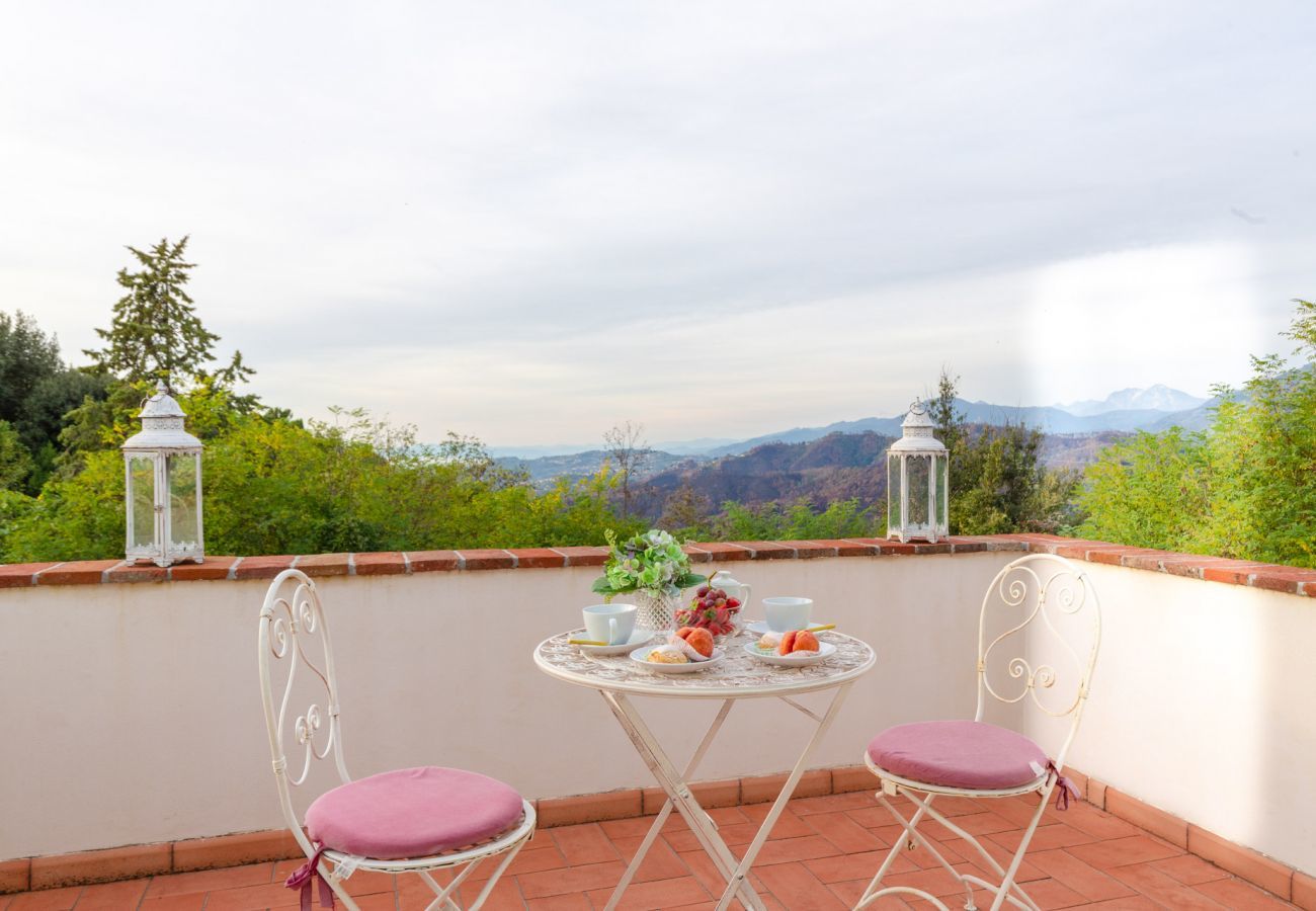 Villa à Chiatri - Rondini, Farmhouse with pool