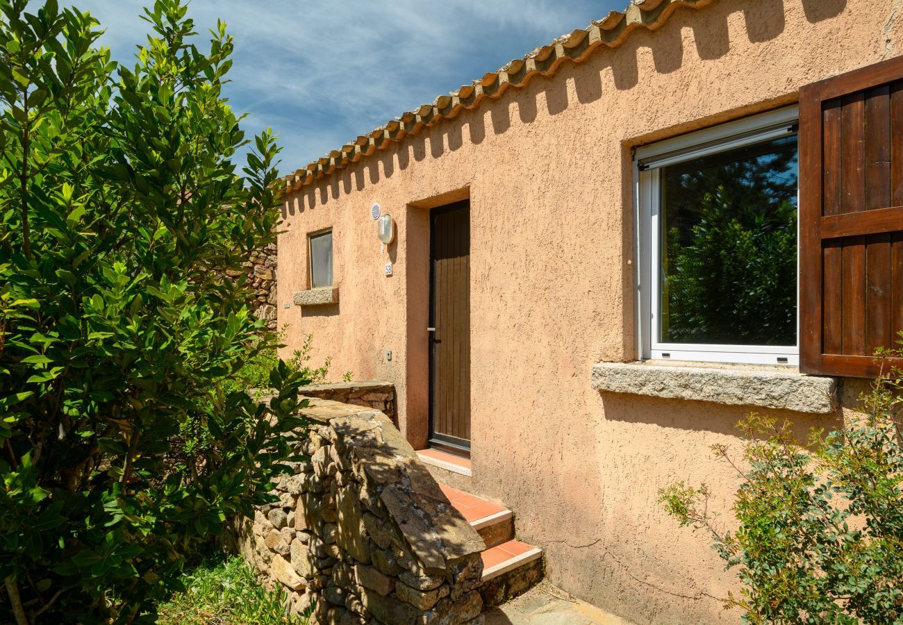 Appartement à Porto Rotondo - Caletta 53 - appartement en bord de mer avec piscine et court de tennis