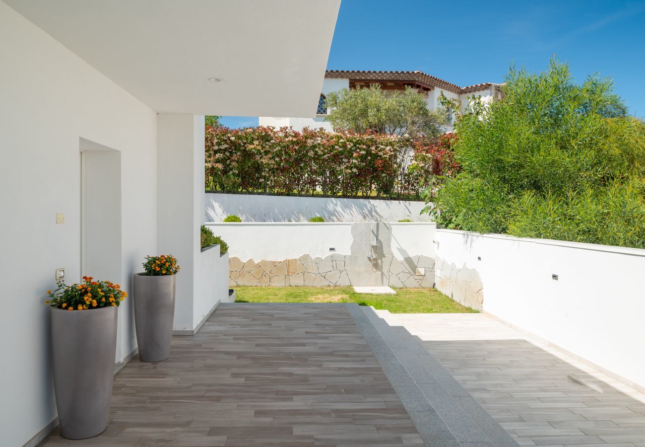 Villa à Budoni - Villa Square - maison de vacances moderne avec piscine en Sardaigne