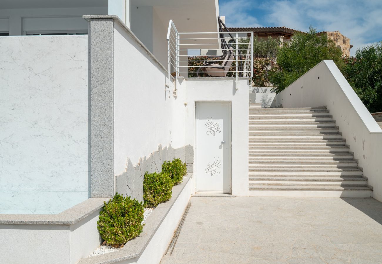 Villa à Budoni - Villa Square - maison de vacances moderne avec piscine en Sardaigne