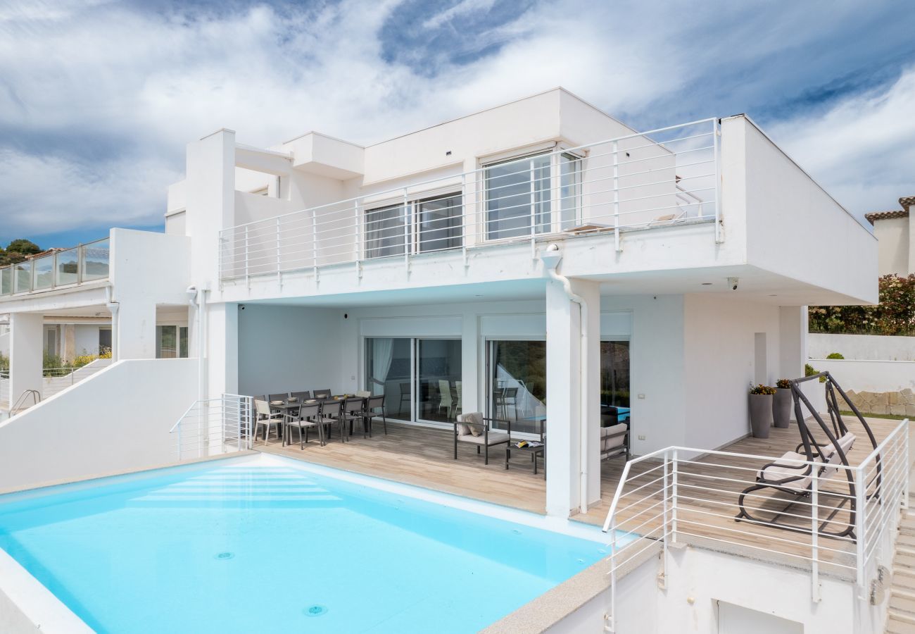 Villa à Budoni - Villa Square - maison de vacances moderne avec piscine en Sardaigne
