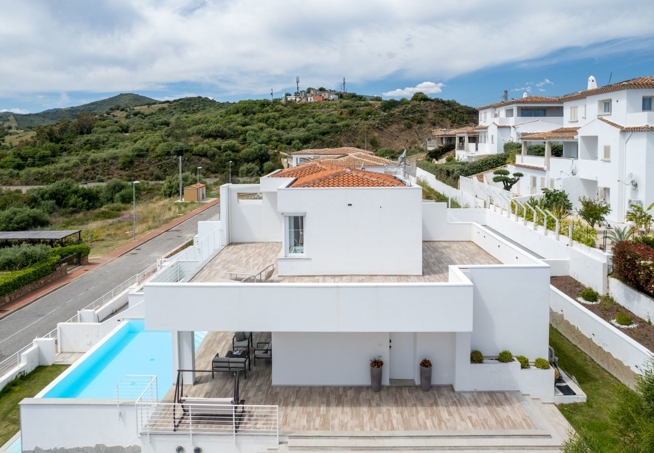 Villa à Budoni - Villa Square - maison de vacances moderne avec piscine en Sardaigne