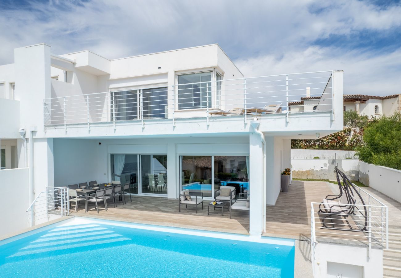 Villa à Budoni - Villa Square - maison de vacances moderne avec piscine en Sardaigne
