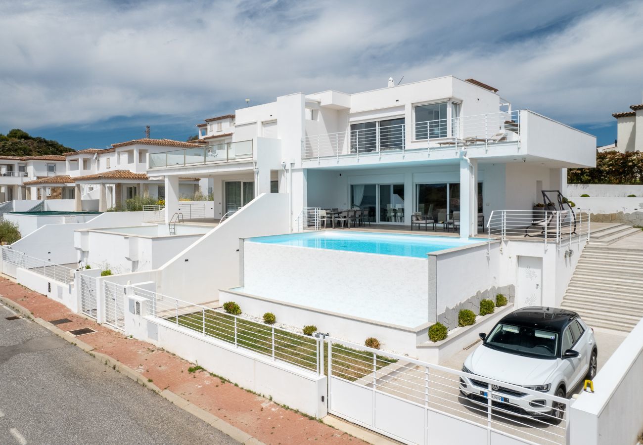 Villa à Budoni - Villa Square - maison de vacances moderne avec piscine en Sardaigne