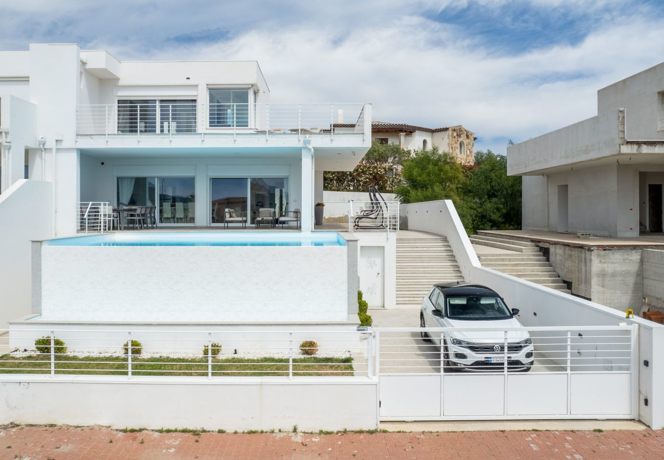 Villa à Budoni - Villa Square - maison de vacances moderne avec piscine en Sardaigne