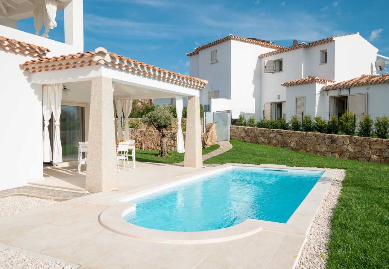 Bellevue 36C - villa avec piscine extérieure et jardin à Budoni