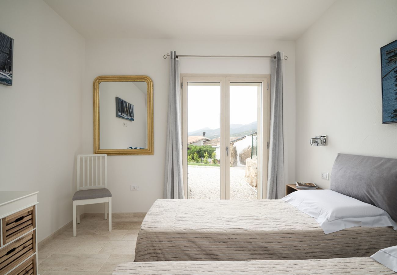 Bellevue 36C - chambre à deux lits dans villa en location à Budoni