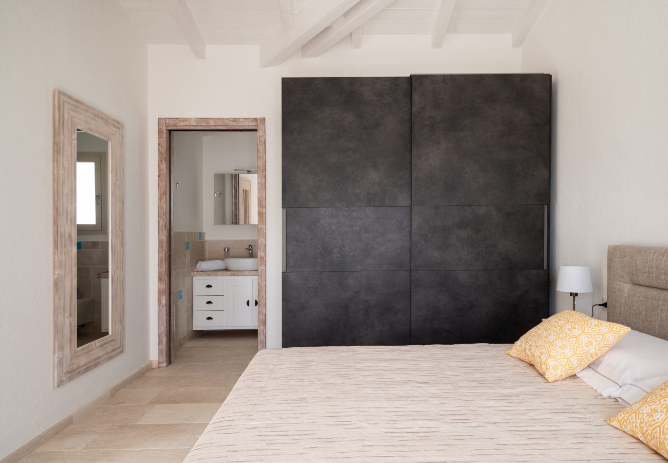 Bellevue 36E - chambre principale avec salle de bains privée dans villa en location à Budoni