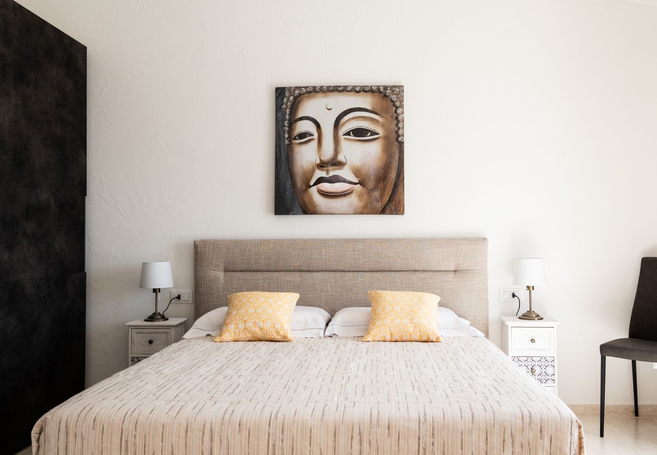Bellevue 36E - chambre principale avec vue sur la mer dans villa en location à Budoni