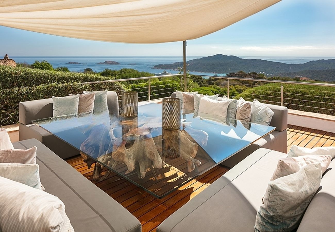 Villa à Porto Cervo - Villa Wave - retraite exquise avec piscine et vue sur la mer à Pantogia