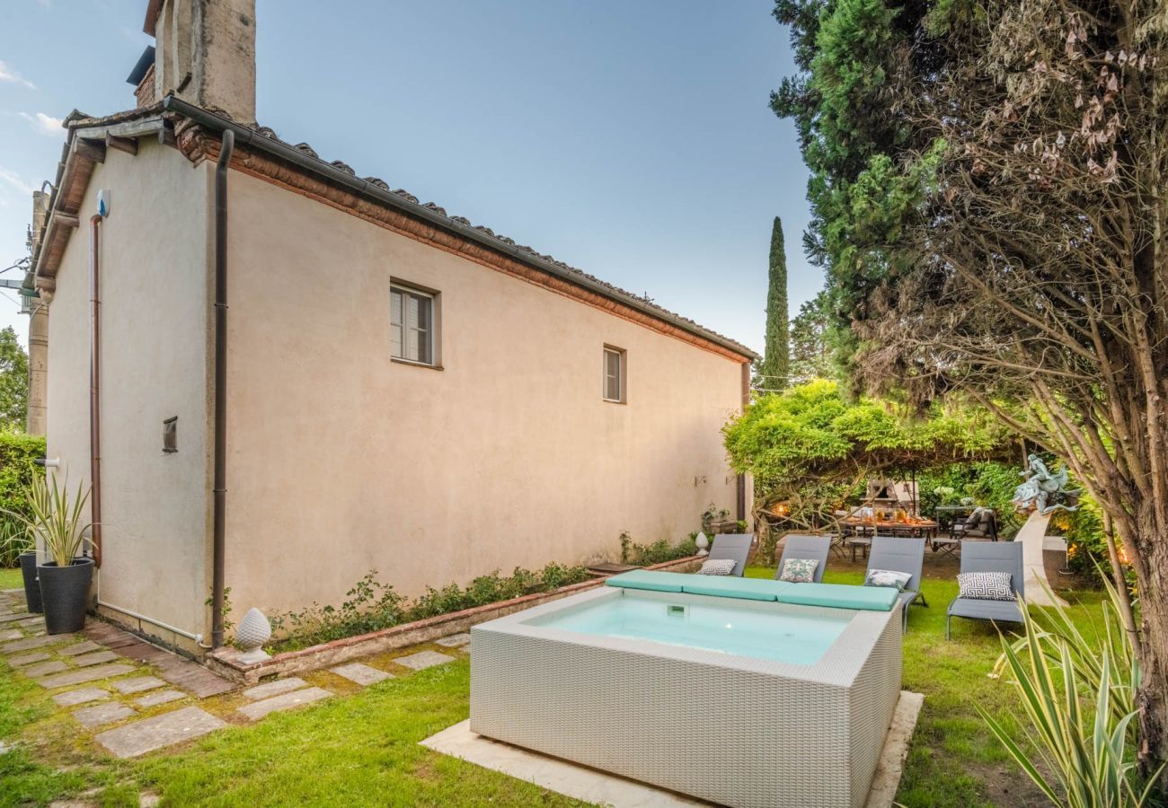 Villa à Lucques - La Chiesetta, an Antique Church with Pool