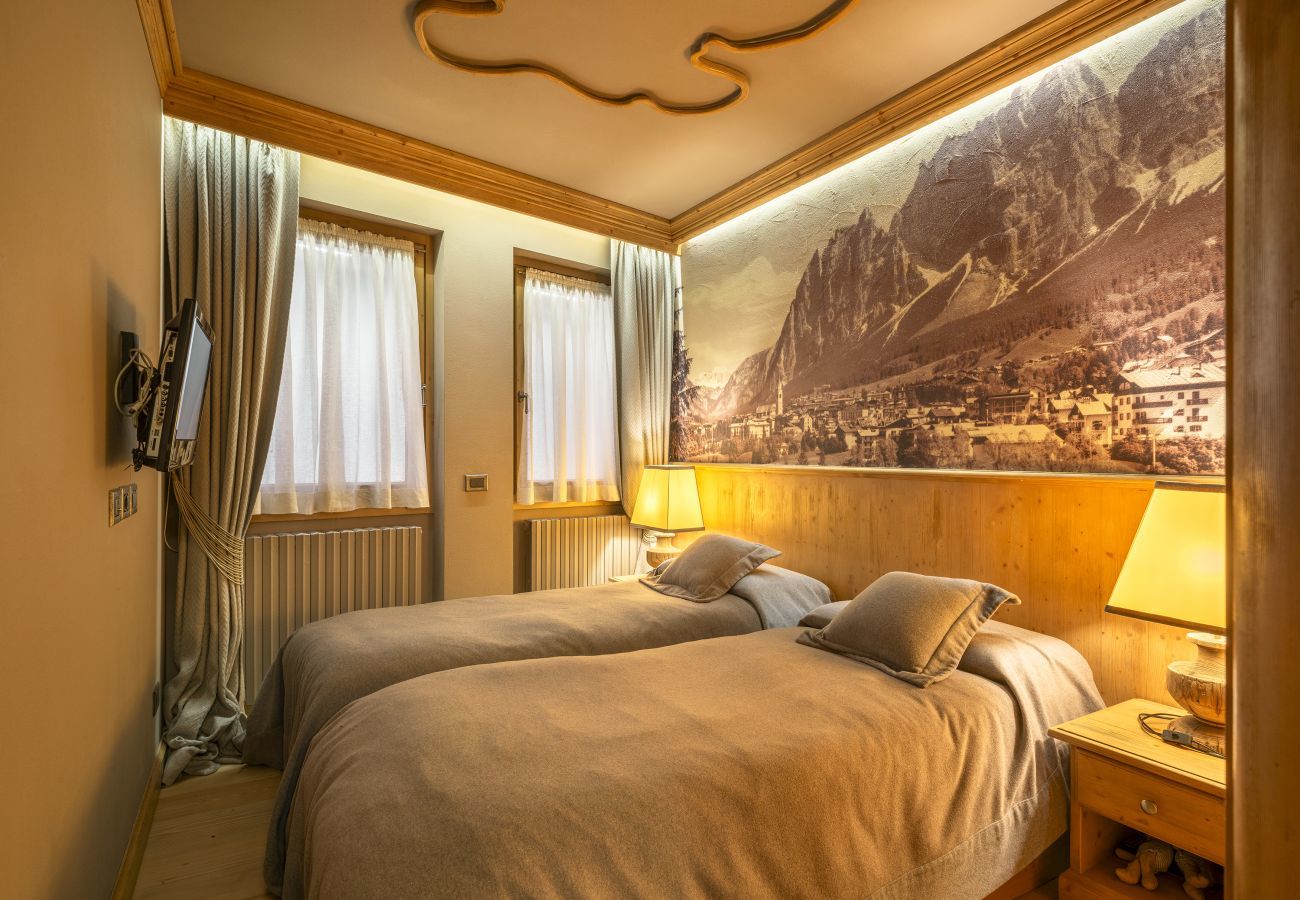 Appartement à Cortina d´Ampezzo - Elegant Tablà with Garden R&R