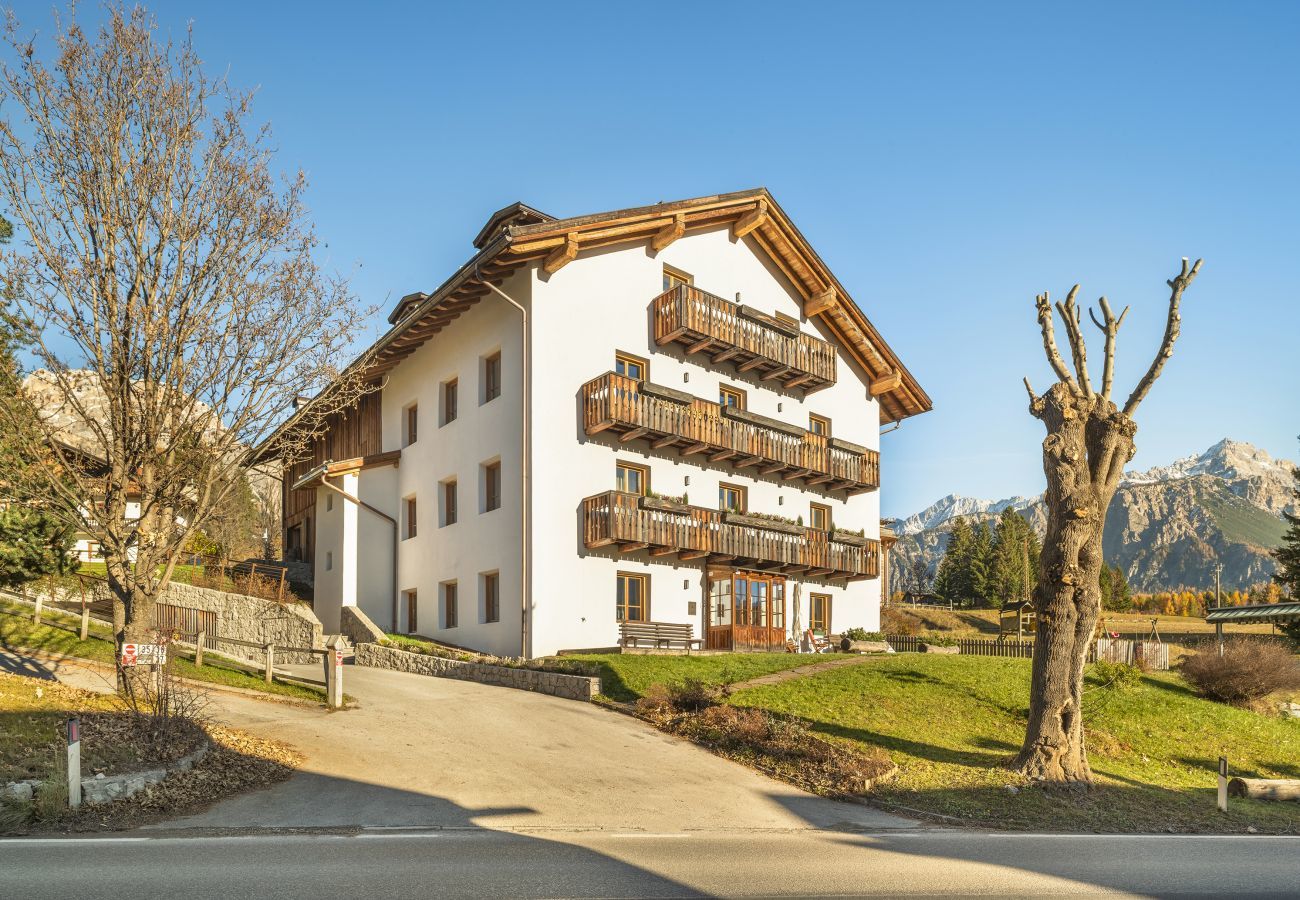 Appartement à Cortina d´Ampezzo - Cademai Alpenglow Chalet with Sauna R&R